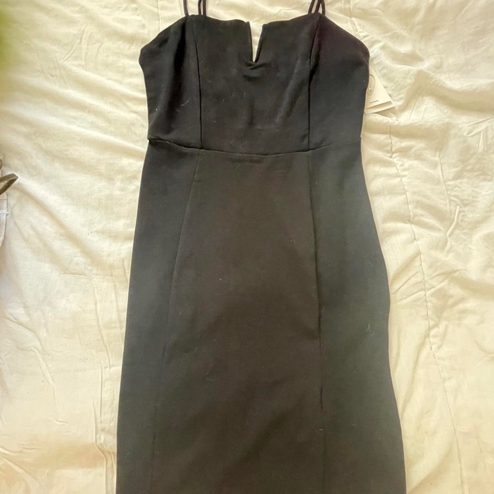 black dress w slit